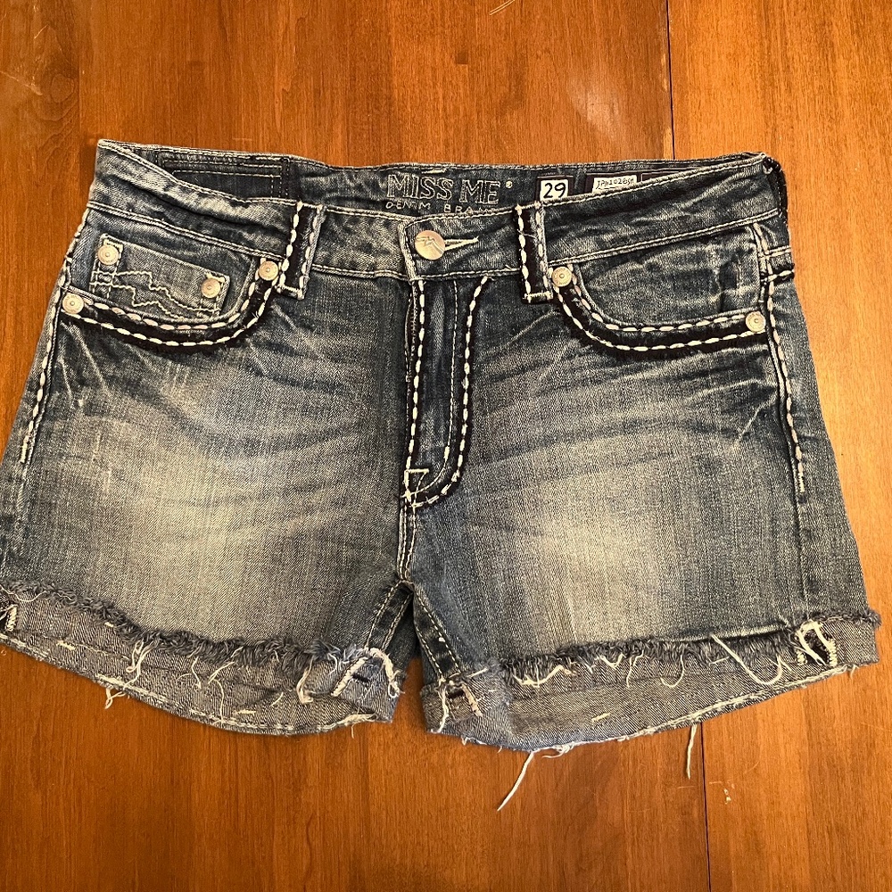 Buckle Miss Me jean shorts